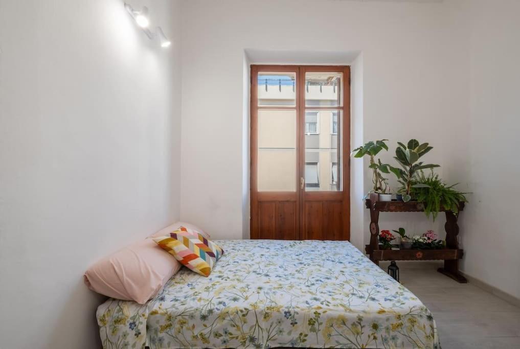 Апартаменты Casa Ofride -Centro-Poetto 10 Min-Wi-Fi-Netflix Кальяри Экстерьер фото